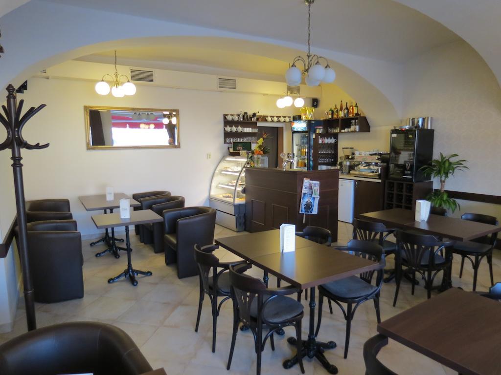 Hotel Cesky Dvur Beroun  Dış mekan fotoğraf